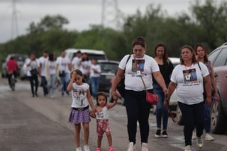 Familia de los 10 mineros atrapados en Sabinas se despiden con misa