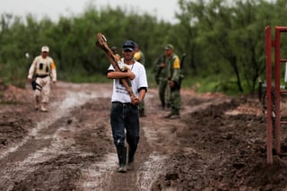 Familia de los 10 mineros atrapados en Sabinas se despiden con misa