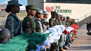 Desfilan por la Independencia de México en el Centro de Torreón