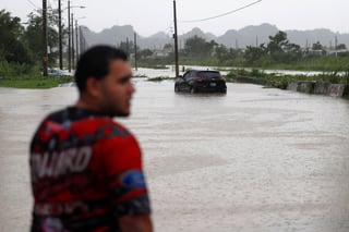 Se queda Puerto Rico sin agua ni luz por huracán 'Fiona'