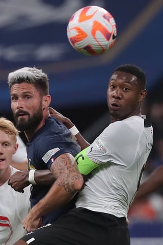 Saint-denis (France), 22/09/2022.- Olivier Giroud (L) of France in action against David Alaba (R) of Austria during the UEFA Nations League match between France and Austria in Saint-Denis, France, 22 September 2022. (Francia) EFE/EPA/CHRISTOPHE PETIT TESSON
