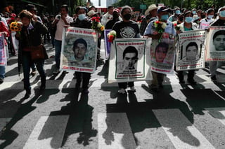Marchan en CDMX a 8 años del caso Ayotzinapa