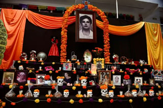 Escuelas de La Laguna viven el Día de Muertos con sus tradicionales altares