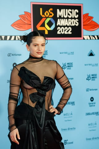 Rosalía en la alfombra roja de Los40 Music Awards, este viernes en el Wizink Center en Madrid.