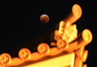 La luna vuelve hoy a eclipsarse por completo, un fenómeno astronómico que solo será visible en algunas partes del mundo y que no volverá a repetirse hasta 2025.