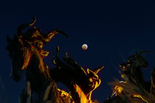La luna vuelve hoy a eclipsarse por completo, un fenómeno astronómico que solo será visible en algunas partes del mundo y que no volverá a repetirse hasta 2025.