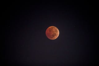 La luna vuelve hoy a eclipsarse por completo, un fenómeno astronómico que solo será visible en algunas partes del mundo y que no volverá a repetirse hasta 2025.