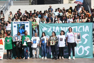 Colectivos y asistentes a la Muestra Nacional de Teatro unen voces por los desaparecidos