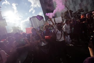Cientos marchan en México por día contra Violencia de Género