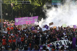 Cientos marchan en México por día contra Violencia de Género