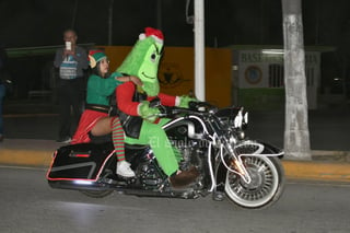 Motociclistas recorren las tres ciudades en primera rodada navideña