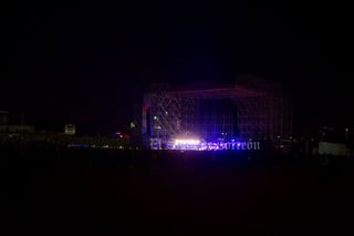 Este viernes 23, previo al concierto del cantante Julión Álvarez se presentó un retraso en el montado de luces e incluso los espectadores comenzaron a retirarse del vado del Río Nazas.