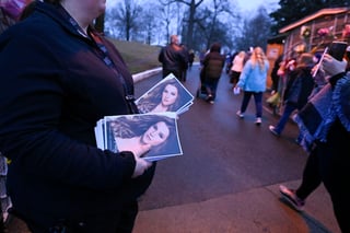 Cientos acuden a funeral de Lisa Marie Presley en Tennessee
