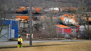 Alarma por descarrilamiento de tren con sustancias químicas en Ohio