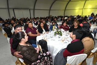 Se unen en matrimonio 250 parejas en Torreón