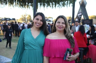 Para presentarse con toda la emoción del concierto de Andrea Bocelli en Torreón, los asistentes disfrutaron de un festival previo al evento.

Durante el evento se amenizó con música y los presentes disfrutaron de un delicioso banquete acompañado de variedad de bebidas. Posteriormente se trasladaron muy emocionados a sus lugares para poder apreciar el concierto.