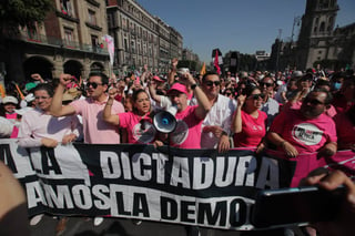 Marchan en defensa del INE en Ciudad de México