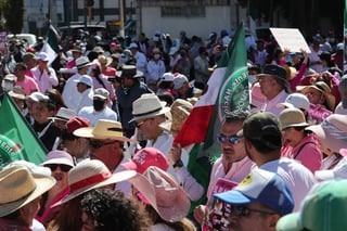 Marchan en defensa del INE en Ciudad de México