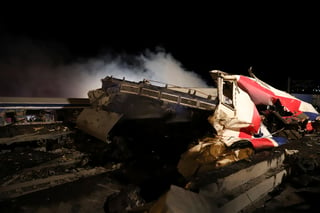 Chocan trenes en Grecia y muren al menos 26 personas