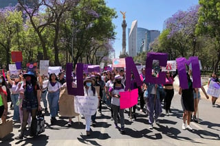 Miles marchan por Día Internacional de la Mujer en Ciudad de México