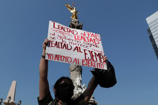 Marchan en defensa de soldados encarcelados 'por cumplir con su deber' en México
