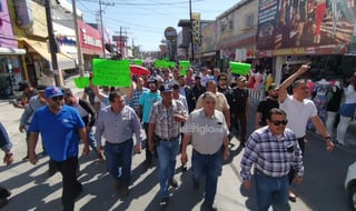 Protestan obreros de AHMSA