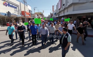 Protestan obreros de AHMSA