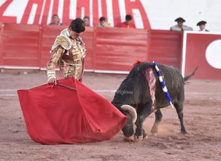 Lucen jóvenes espadas en la Plaza de Toros Alberto Balderas en Ciudad Lerdo