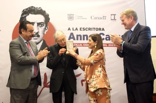 Coahuila recibe a la poeta canadiense Anne Carson