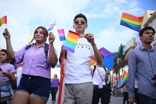 Por primera vez, marchan en silencio contra homofobia en Laguna de Durango