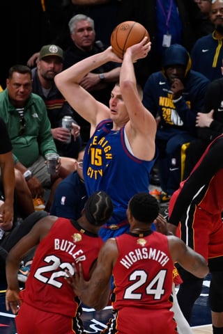 Denver sacude a Miami y toma ventaja en las Finales