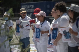 Familiares de papás desaparecidos rinden homenaje a buscadores en México
