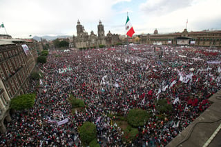 EUM20230701POL44.JPG 
CIUDAD DE MÉXICO. Event/Evento-AMLO.- 1 de julio de 2023. Aspectos del Zócalo durante los primeros discursos del AMLO Fest, evento por el quinto aniversario del triunfo del presidente Andrés Manuel López Obrador. Foto: Agencia EL UNIVERSAL/Germán Espinosa/EELG