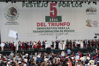 EUM20230701POL45.JPG 
CIUDAD DE MÉXICO. Event/Evento-AMLO.- 1 de julio de 2023. El presidente Andrés Manuel López Obrador durante el AMLO Fest en el Zócalo, evento por el quinto aniversario de su triunfo. Foto: Agencia EL UNIVERSAL/Carlos Mejía/EELG