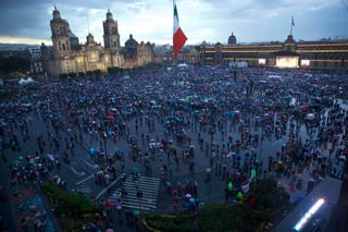 'AMLOfest' en el Zócalo: Celebración ciudadana por el quinto aniversario del triunfo electoral de López Obrador
