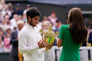 Carlos Alcaraz gana su primer Wimbledon al derrotar a Novak Djokovic