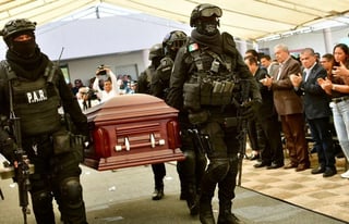 Rinden homenaje póstumo a oficiales caídos en cumplimiento de su deber en Coahuila