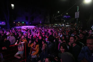 Mexicanos festejan en las calles triunfo de Wendy Guevara en LCDLFMX