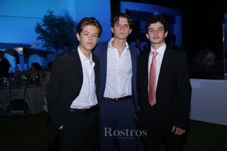-Carlos, Iñaki y Santino.