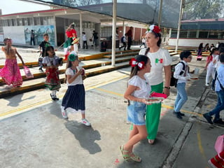 Con gran regocijo, cientos de escuelas de educación básica de la región Lagunera celebraron este viernes 15 de septiembre el Grito de Independencia, uno de los eventos históricos más importantes de nuestro país, pues marca la lucha por la Independencia de México.