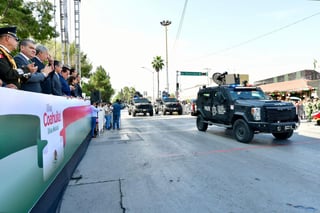 Desfile de la Independencia encabezado por el gobernador Miguel Riquelme