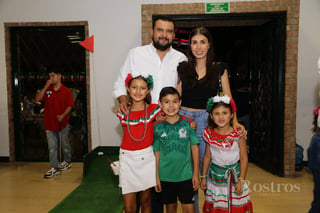-Jorge Rodríguez y Dayana Kort con los pequeños Lorenza, Jorge y Rafaela