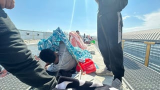 Nueva ola de migrantes llega por tren a Frontera