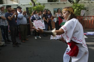 Protestan frente a embajada de Israel en CDMX contra bombardeos en Gaza