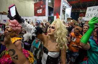 Drag queens se manifiestan en la FIL de Monterrey tras censura y cancelación de evento cuentacuentos