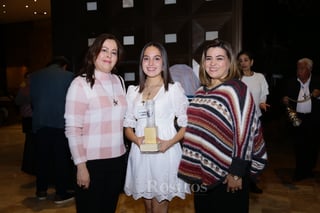 -Alejandra Pérez, Ximena Cueva y Araceli Lozano