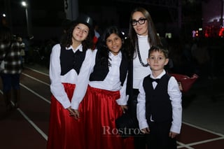 -Paulina Barrionuevo, Romina Cruz, André Cruz y Tete Zarzar