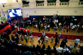 Velan al expresidente Sebastián Piñera en la antigua sede del Congreso de Chile