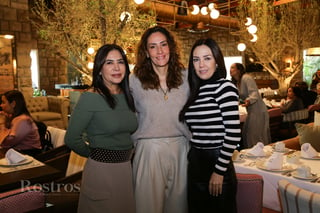 -Maribel de León, Cecy de León y Liliana Ochoa.