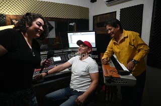 Visita al estudio de grabación con Susana Ortiz, Alfonso Muruaga y 'Yiyo' Nájera